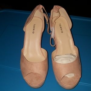 NEW Blush SZ11W Torrid Wedges